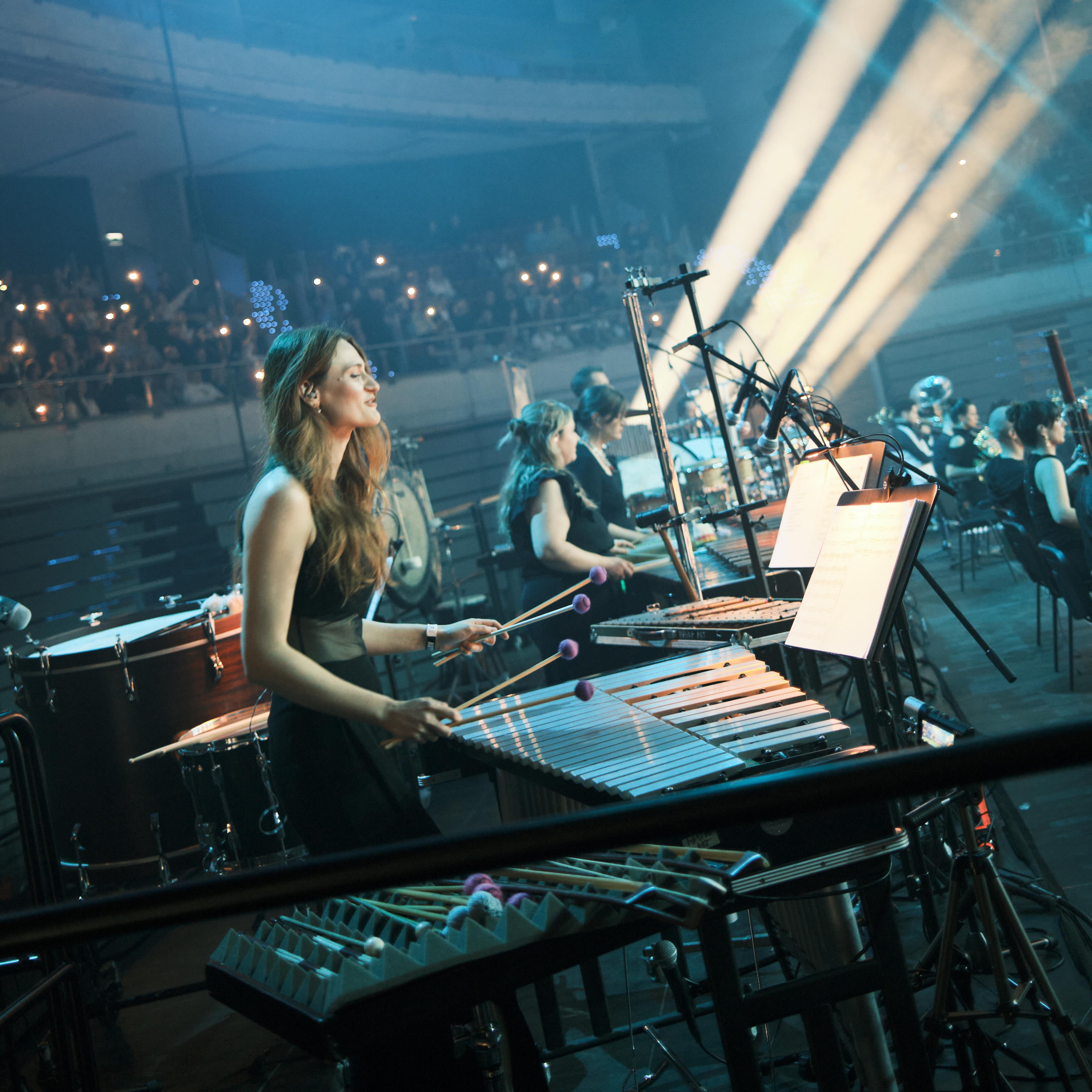 Malimba and cello on stage